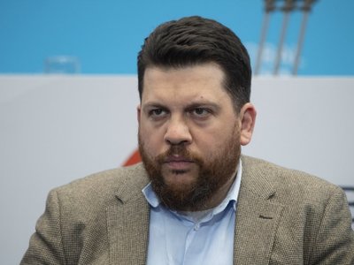 Putin Critic Exiled Navalny Ally Attacked With Hammer In Lithuania